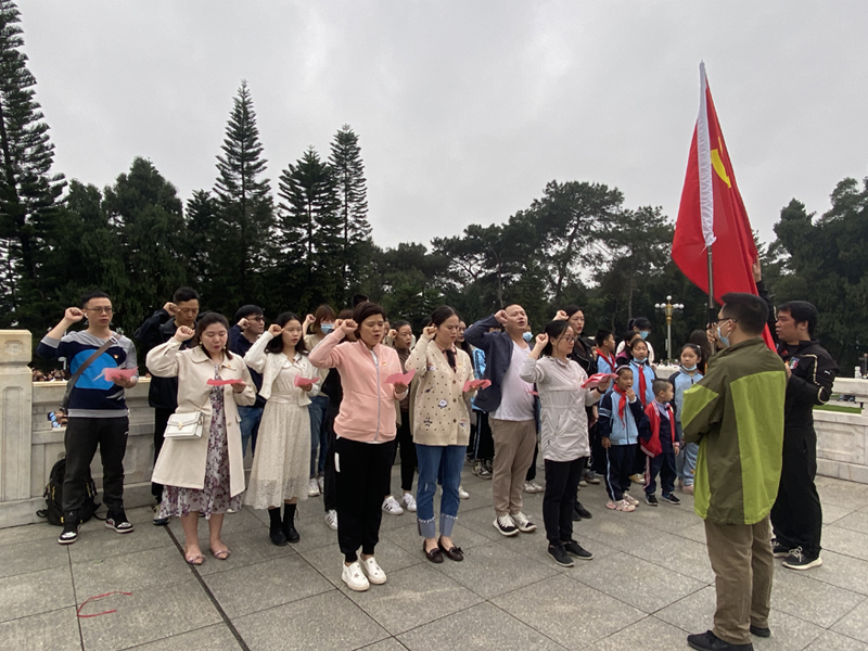 永远跟党走︱我院内科党总支第九党支部开展“缅怀革命先烈传承红色精神”主题活动