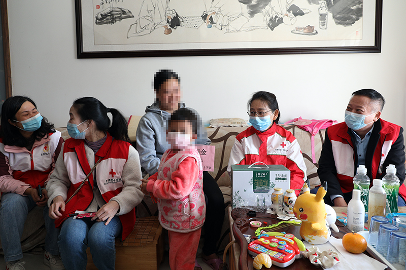 “此‘心’安处是吾乡”——我院携手自治区红十字会回访“天使阳光基金彩票公益金”项目受益患儿家庭