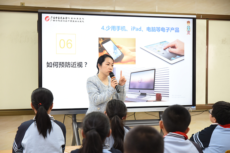 我院视光中心走进华强小学校园为学生进行春季视力普查