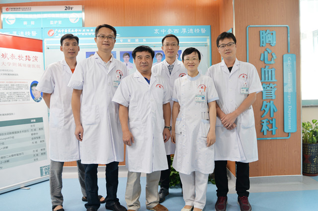 北京安贞医院尤斌教授受邀到我院胸心血管外科进行指导交流