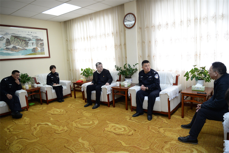 南宁市交警支队四大队到附属瑞康医院参观交流