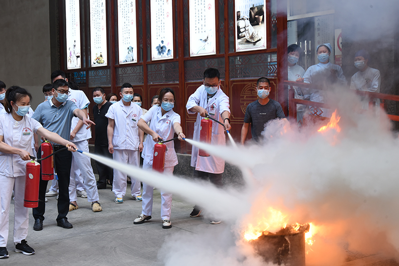 消防安全常演练 安全知识记心间——附属瑞康医院开展消防安全知识培训及消防演练