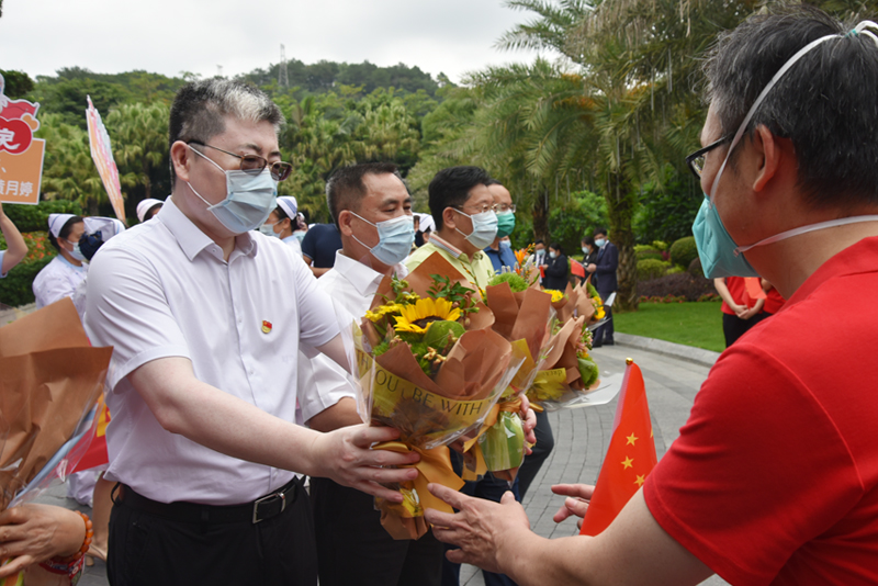 致敬最美抗疫人——附属瑞康医院援沪医疗队队员解除集中隔离医学观察回家啦