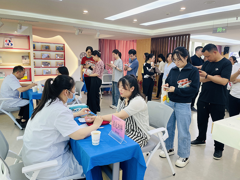 唐红珍院长带队到自治区财政厅开展“中医药文化服务进机关”活动