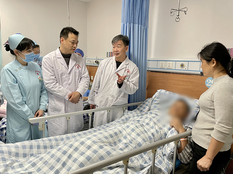 5 术后查房.jpg