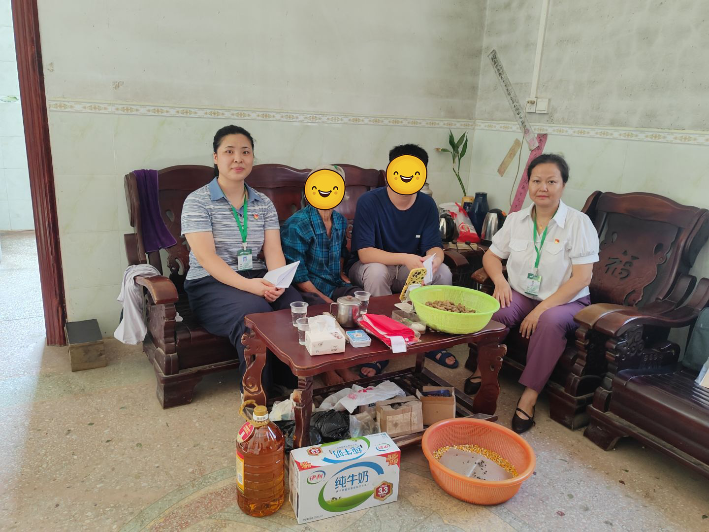 暖心家访传温情 精准资助护成长——我院开展暑期家庭经济困难学生家访活动