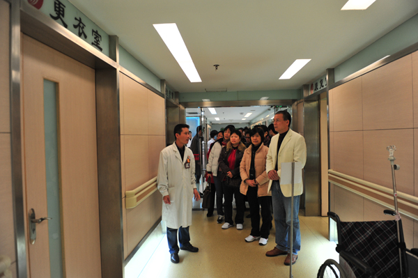肇庆市端州区人民医院田冰书记一行莅临我院参观