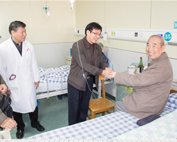 自治区党委老干部局领导到我院慰问住院离休老干部