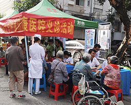 我院专家深入南宁市多地开展便民义诊及健康宣教活动