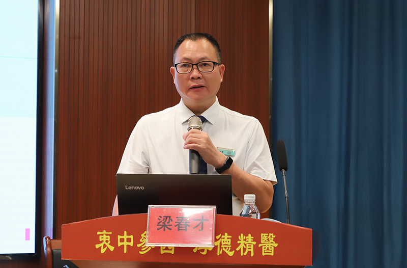 5梁春才院长做医院介绍.jpg